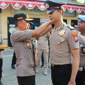 Tiga Anggota Polsek Wonokromo Naik Pangkat